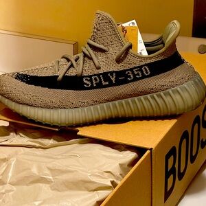 Gray Yeezy’s size 9 men